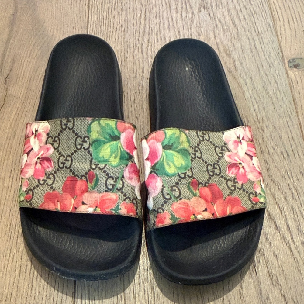 Gucci Black Floral Pattern Slides